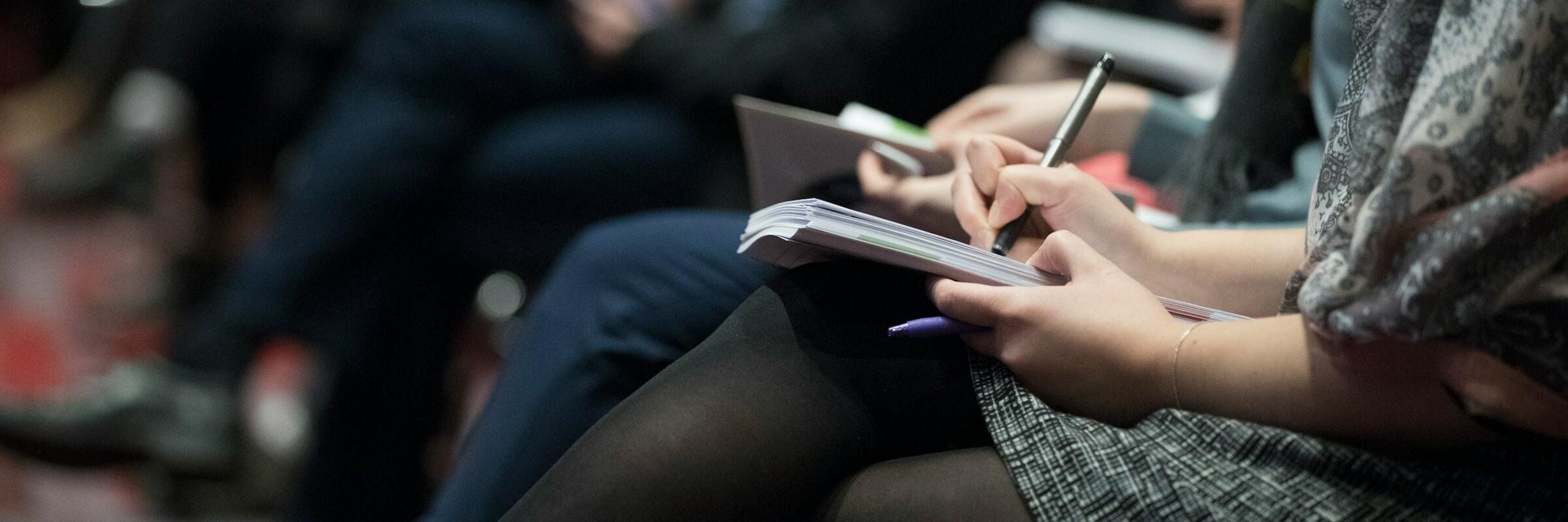 Personen schreiben mit