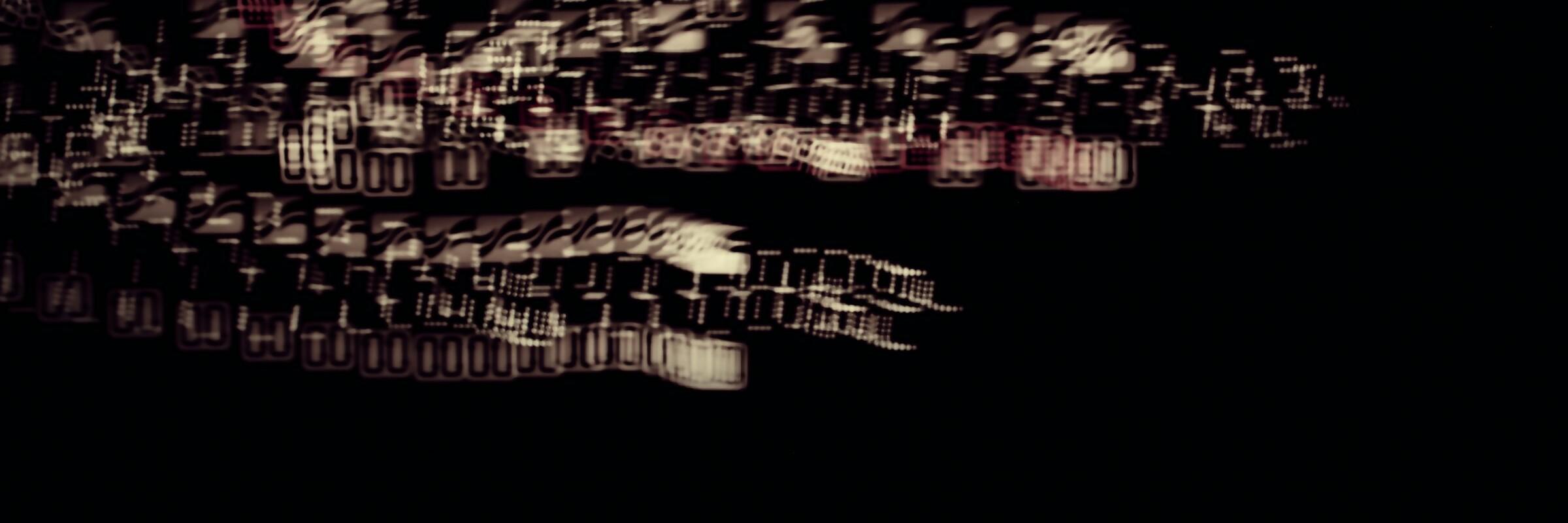 Verschwommene Daten Datenstränge auf dunklem Hintergrund verschwimmen